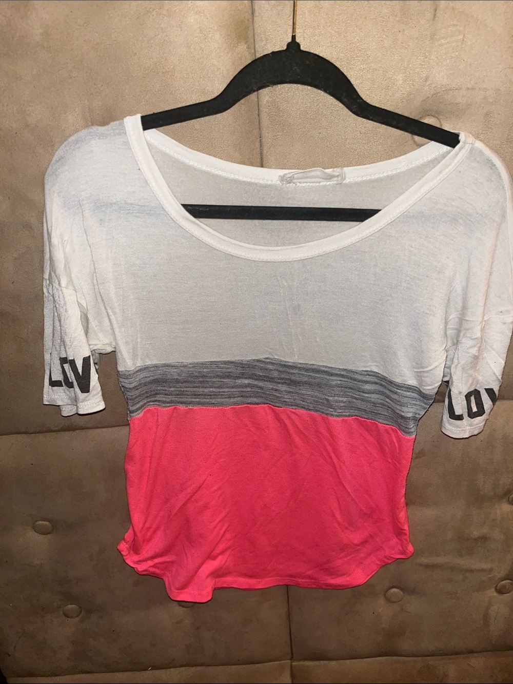 Women’s Scoop Neck Colorblock Tee in White, Gray & Pink